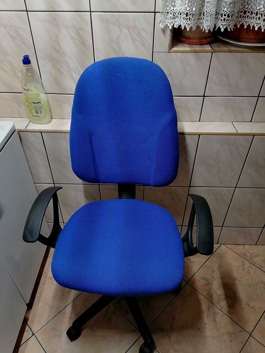 Fotel obrotowy niebieski