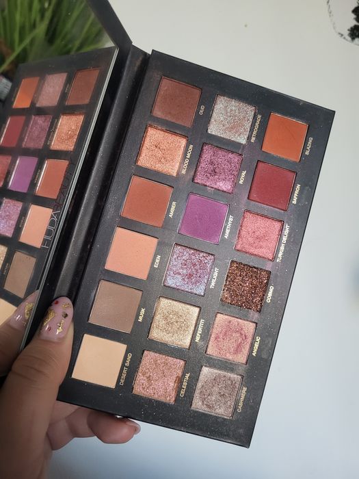 Oryginalna paleta cieni Huda Beauty Desert Dusk