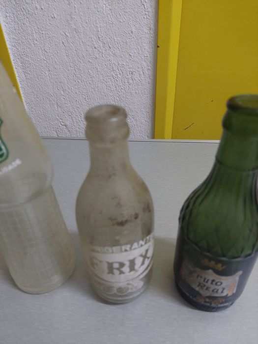 3 garrafas antigas canada dry frio fruto real