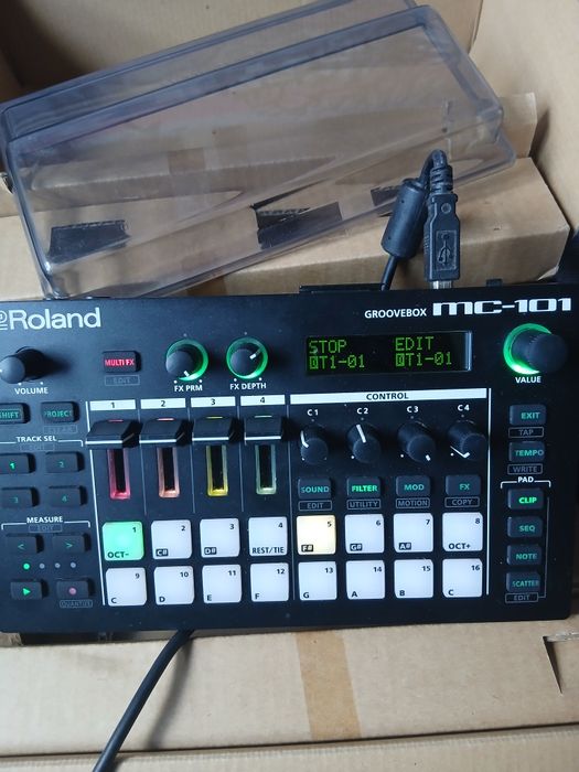 Roland Mc-101 com Deck Saver