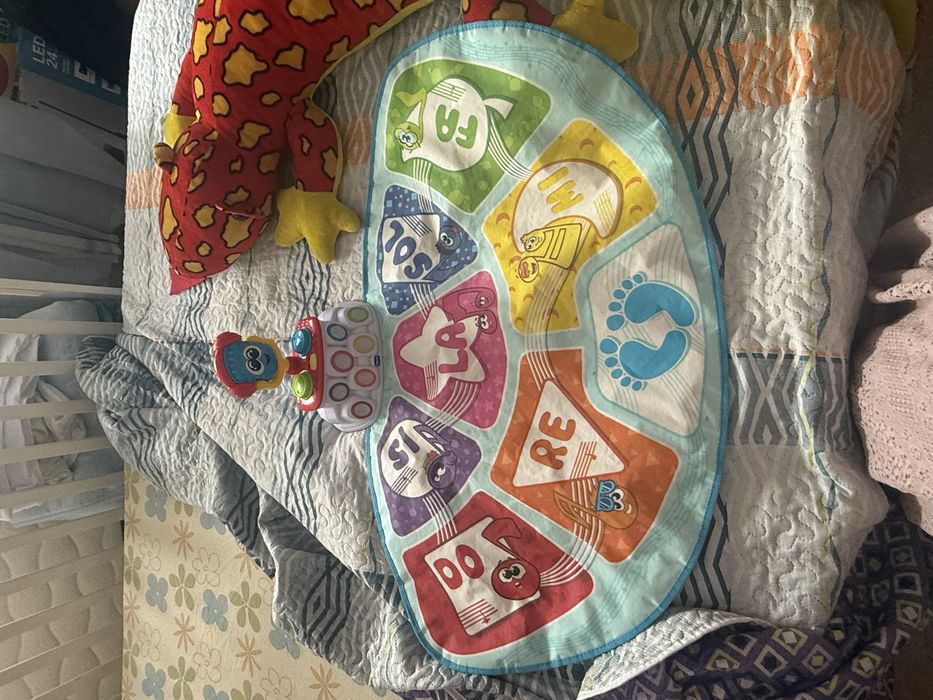 Tapete musical salta e dança