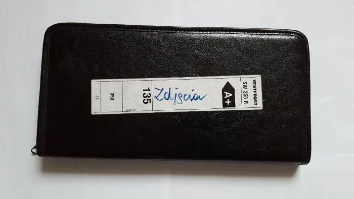 Etui futerał na płyty cd zamykany na suwak