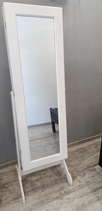 Дзеркало шафа для прикрас