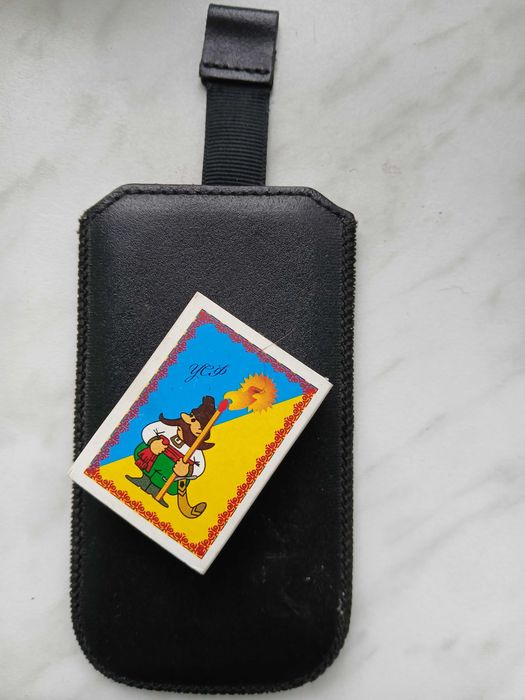 Кожаный чехол на маленький телефон старой модели