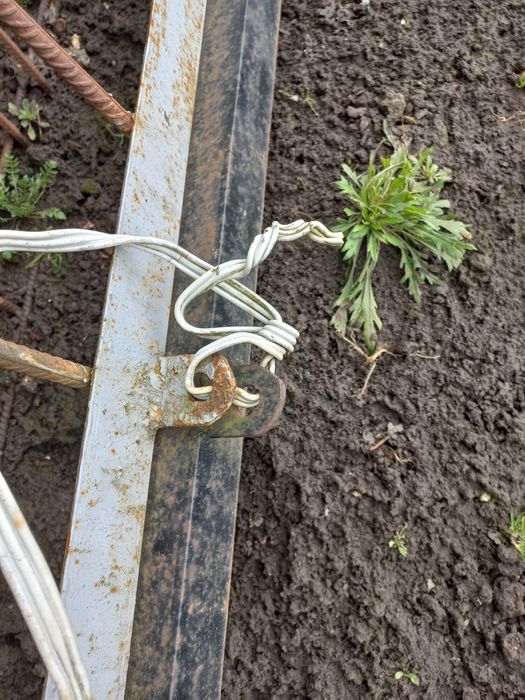 решітка на вікна . двері .