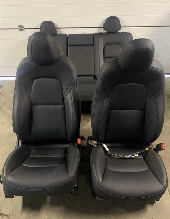 Сидіння tesla model Y та model S