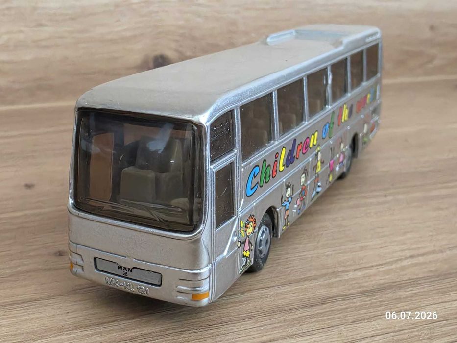 Siku 1624 - MAN autokar szkolny autobus