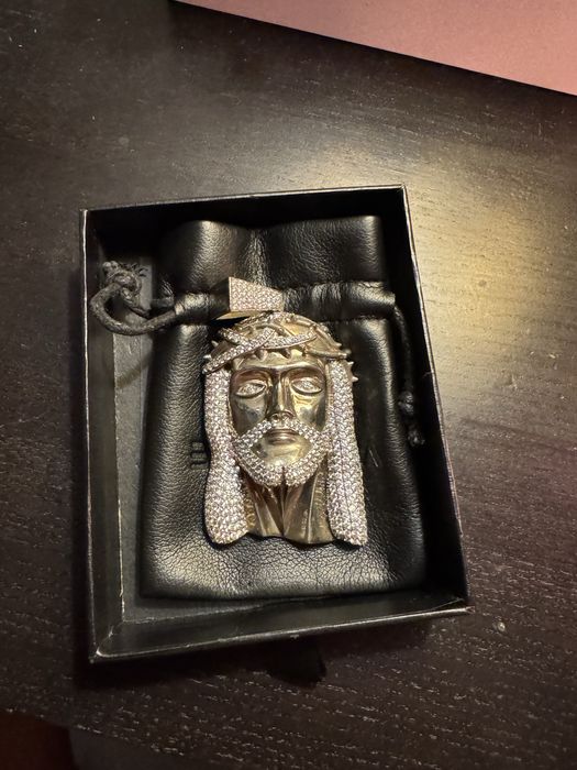 Cara de cristo com cristais swarovski