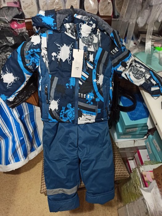 Зимний костюм, термокуртка, комбинезон на мальчика Венгрия год-8лет