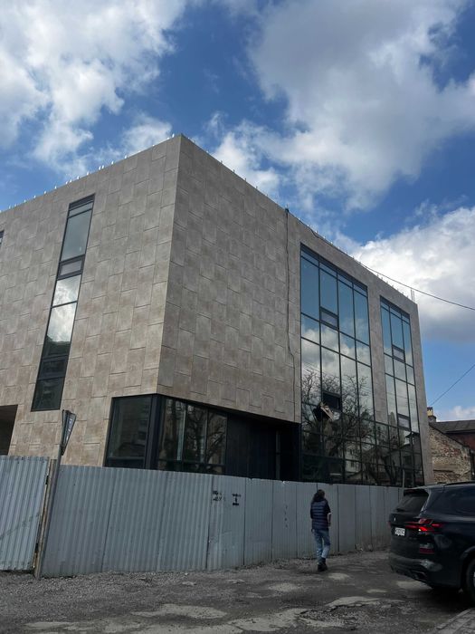 Продаж комерційних приміщень на вулиці Тісній