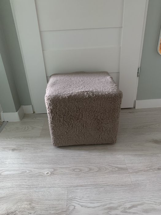 Puf na Nóżkach Beżowy