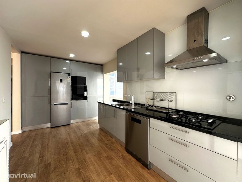 Apartamento T3 totalmente remodelado no centro de Odivelas com Terraço