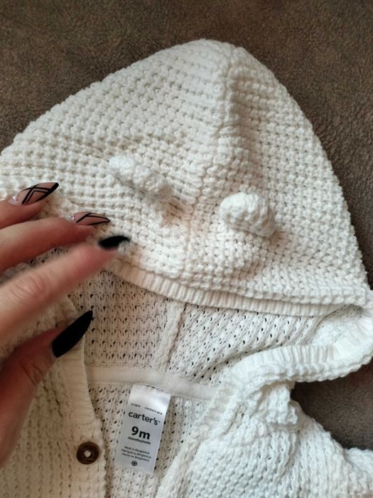 Продам детскую белую кофту Carters