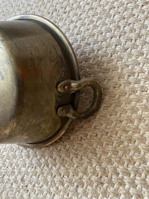 Taça antiga pequena em bronze