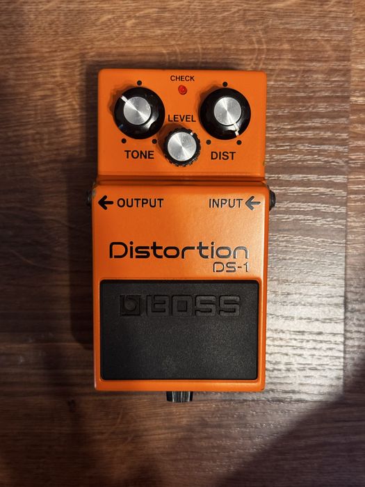 Педаль дісторшн Boss DS1