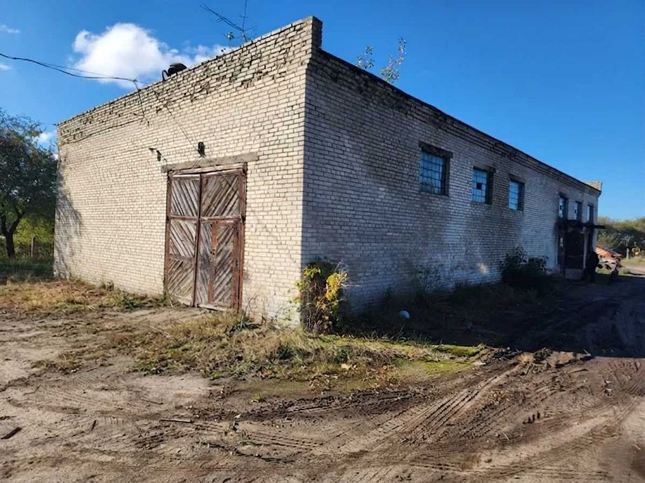 Оренда бази на трасі М-09: логістична свобода та простір