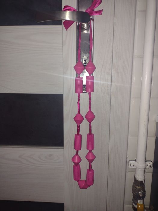 Drewniane różowe korale