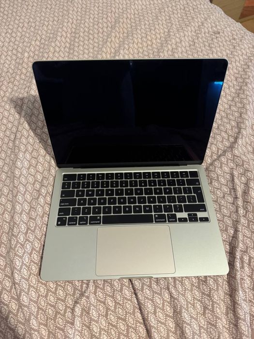 Apple MacBook Air M3 13,6” | 16 GB RAM | 512 GB SSD | Księżycowa poświata