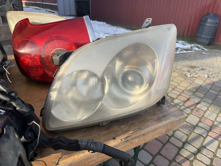 Двері тойота авенсіс