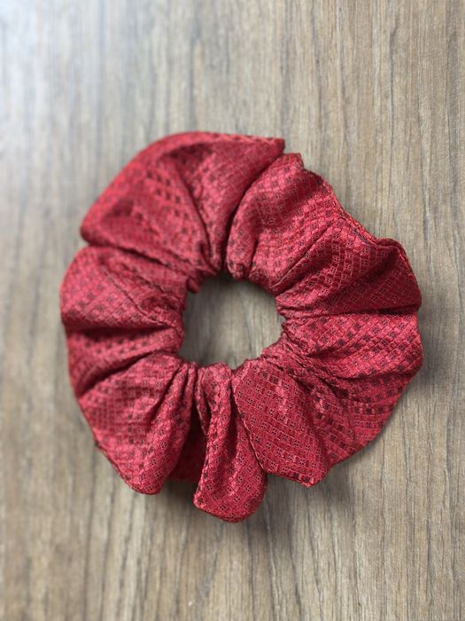Jedwabne gumki do włosów 2 szt. – czerwone scrunchie, duża + mała