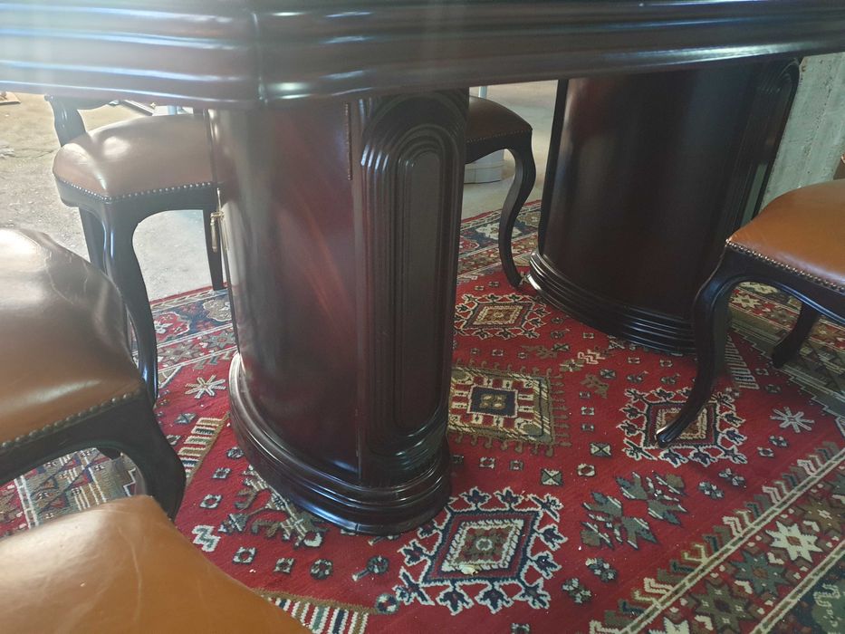 Vendo mesa de jantar, de tv e uma pequena  mesa de sala de estar