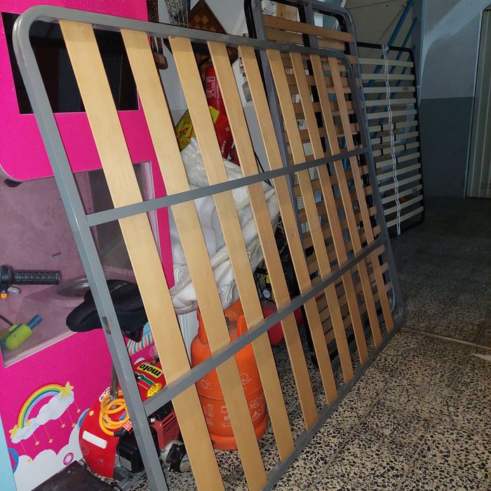 Estrados solteiro e outros de casal