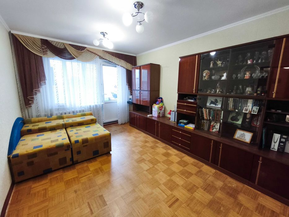 Продам 2-х кімнатну квартиру з меблями і технікою!