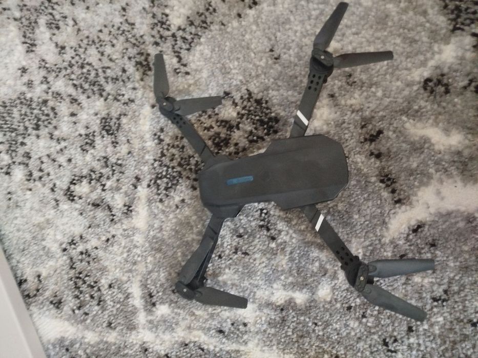 Квадрокоптер Е88 PRO