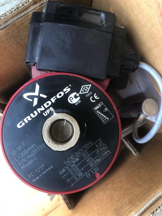Pompa Grundfos UPS 32-30/F