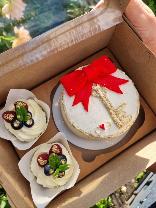 Торти та капкейки на замовлення