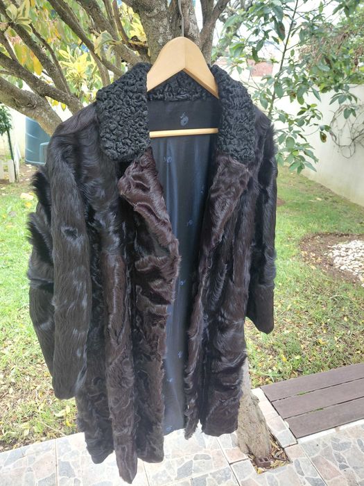Casaco de pele genuina , cor preta