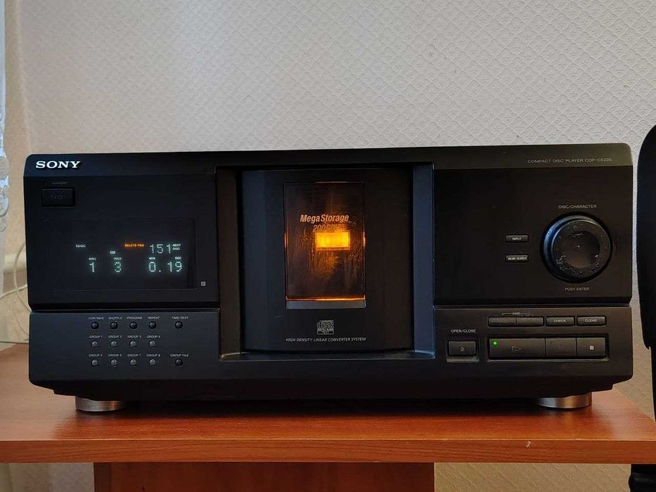 Проигрыватель на 200 CD SONY CDP-CX235