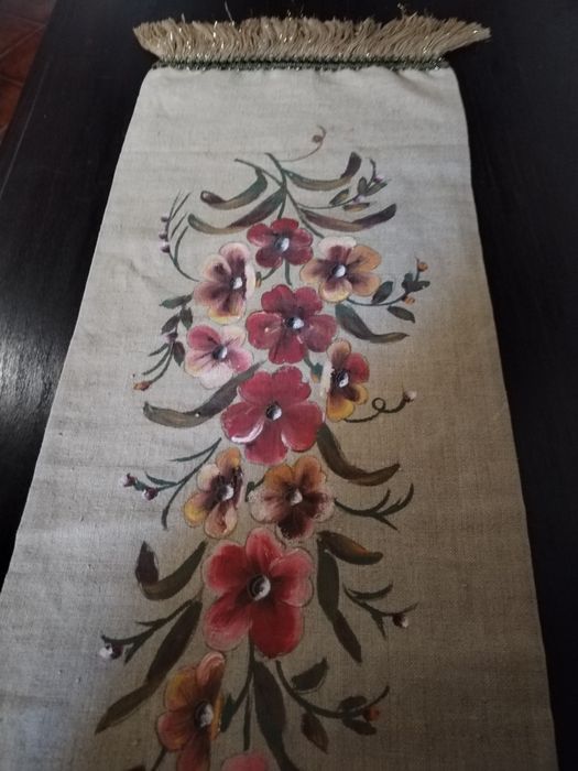 Caminho de mesa pintado