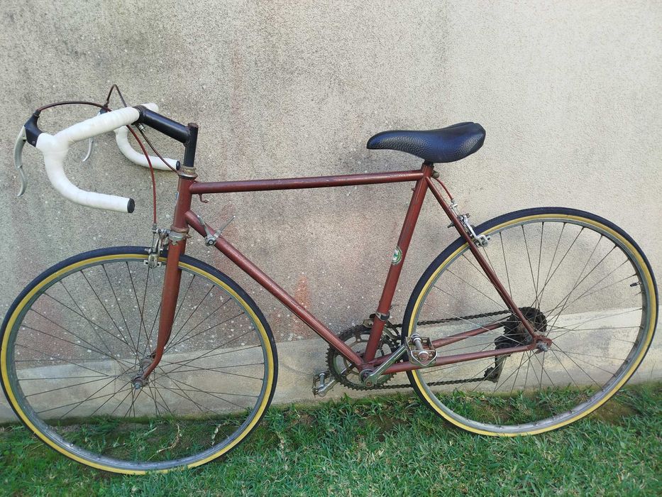 Bicicleta antiga de estrada