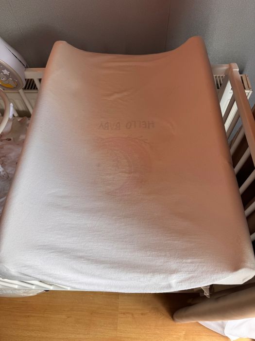 Przewijak na łóżeczko