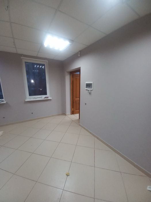 Здається просторе приміщення в центрі міста