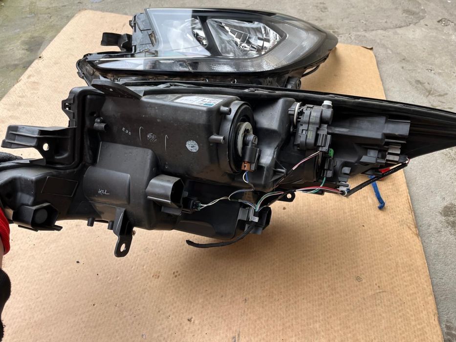 Toyota Aygo X 25r lampa przod lewa prawa Oryginal
