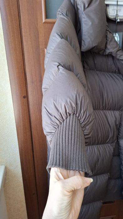 Теплий пуховик , водовідштовхувальна ,м'яка, непродувна плащівка