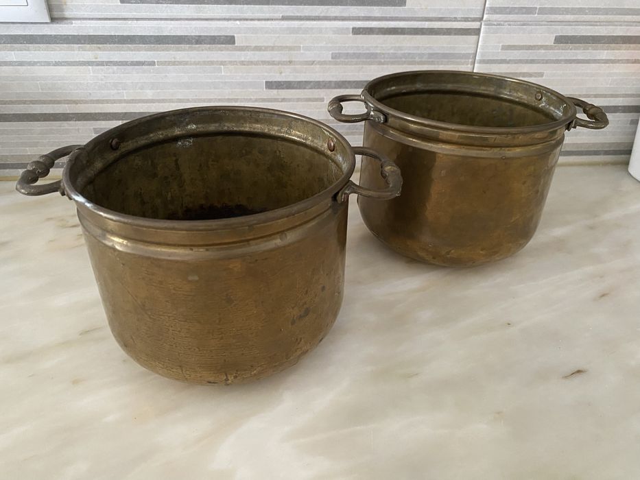 Par de cachepots antigos em latao artesanal martelado