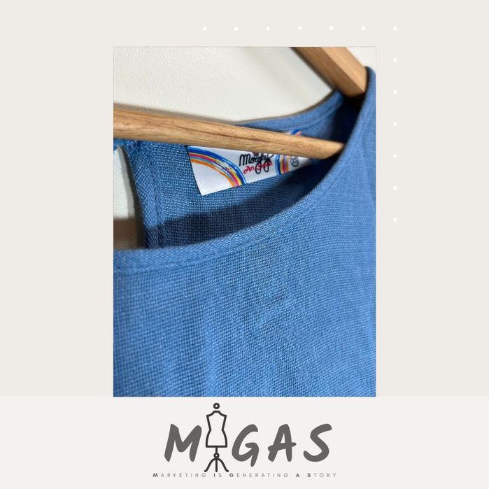 Blusa Azul com Botão