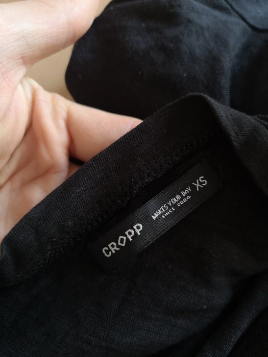 Czarna koszulka z koronką