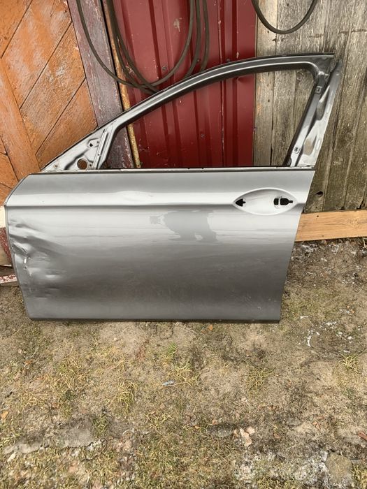 Двері бмв ф10 з  склом і ручкою