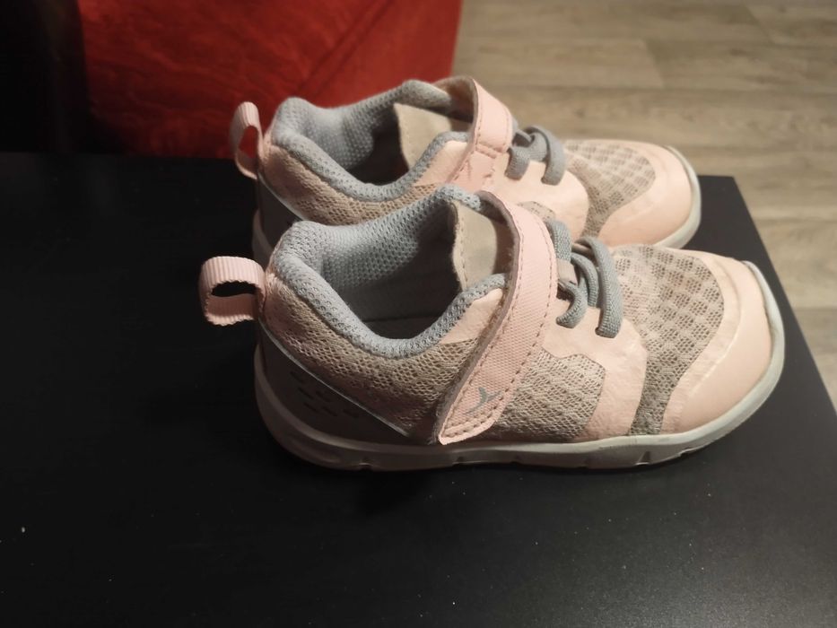 Sprzedam adidasy z siateczka Decathlon rozm 23