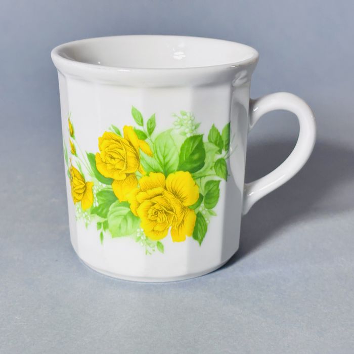 czechy piękny kubek porcelanowy żółte kwiaty róże