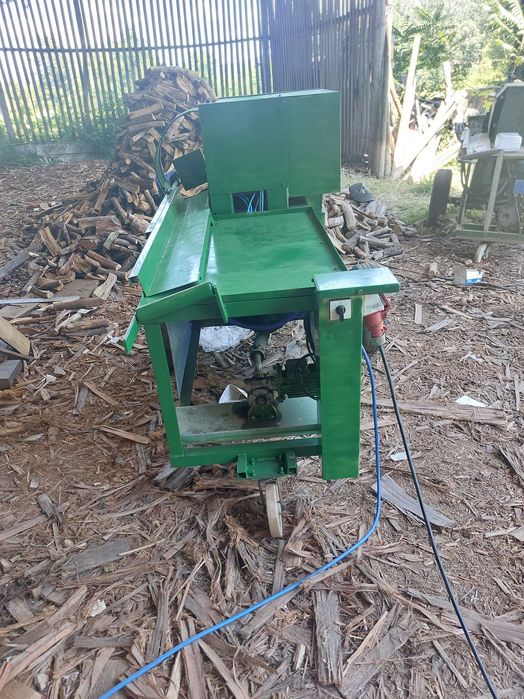 Maquina de corrar roletes