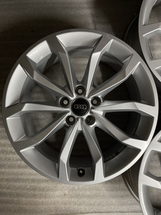 Диски R18 5x112 Et40 8J. Audi A3 A4 A6 A8 Q3 Q5. VW Passat Tiguan Cc