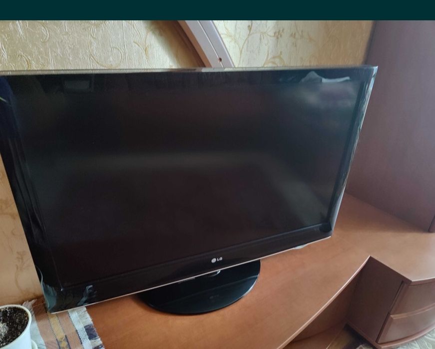 Телевізор LG 42LD420