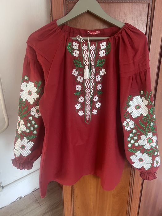 Жіноча вишита сорочка