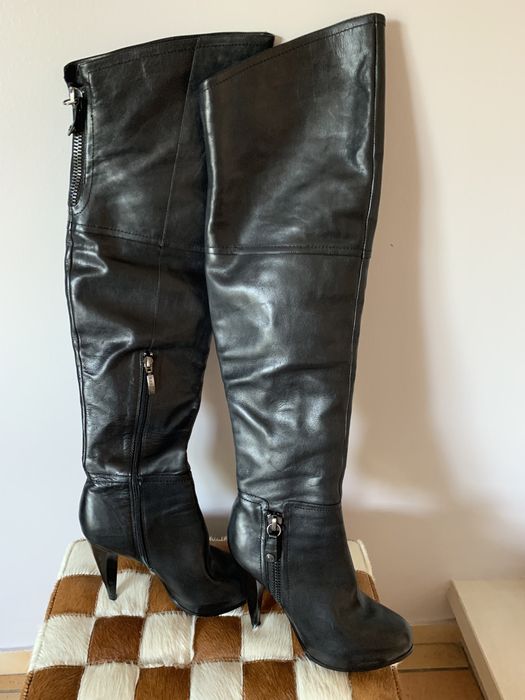 Botas  Guess altos e muito bom estado