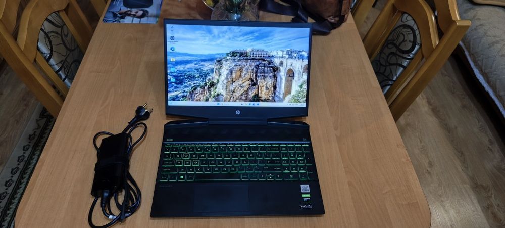 Laptop HP Pavilion Gaming 15 i5-10300/16GB/512gb/Win11 GTX1650Ti 4 gb